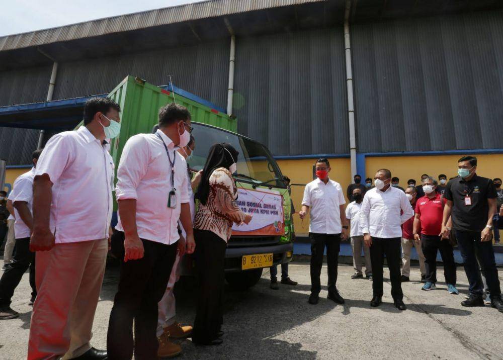 Menteri Sosial Juliari P. Batubara menutup pelaksanaan program Bantuan Sosial Beras (BSB) (Dok. Kemensos)