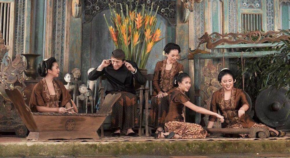 Mewarisi Keanggunan Leluhur!  9 Potret Sherina Pakai Kebaya