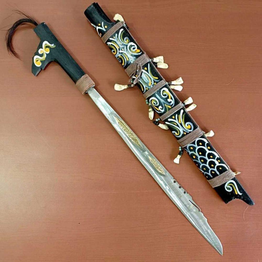 Mandau: Senjata Suku Dayak yang Punya Cerita Mistis dan Sejarah Hebat