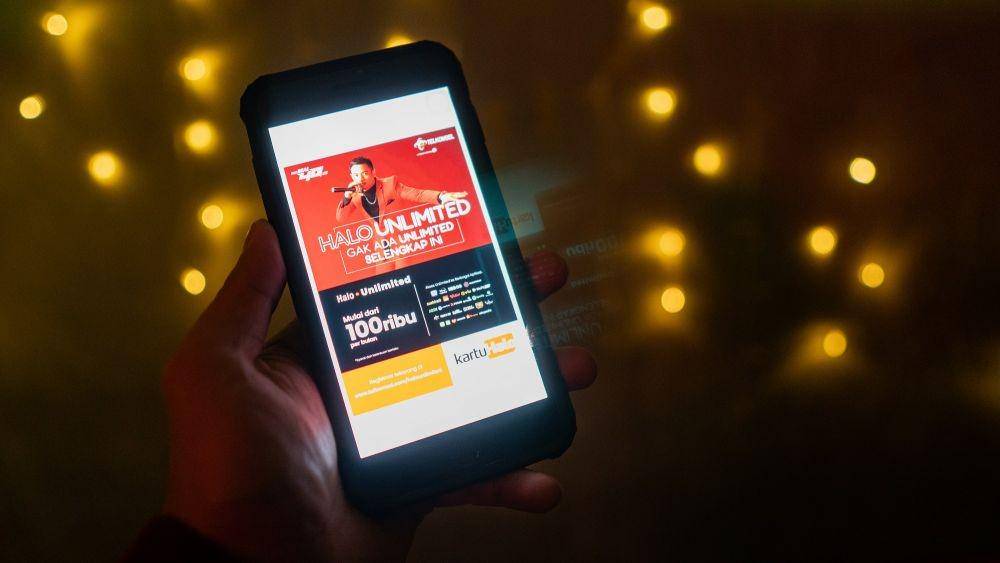 Paket Halo Unlimited tersedia secara luas bagi pelanggan pascabayar, pelanggan prabayar yang ingin melakukan migrasi, serta pelanggan baru dengan mengakses telkomsel.com/halounlimited. (IDN Times/Istimewa).
