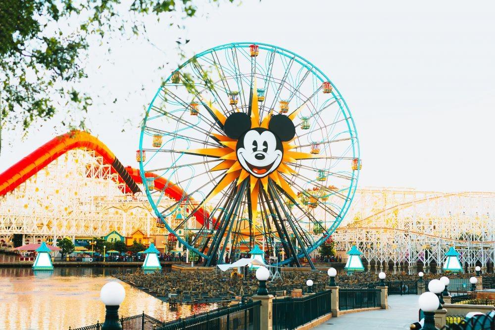 Naga Disneyland California Terbakar, Tak Ada Korban Luka
