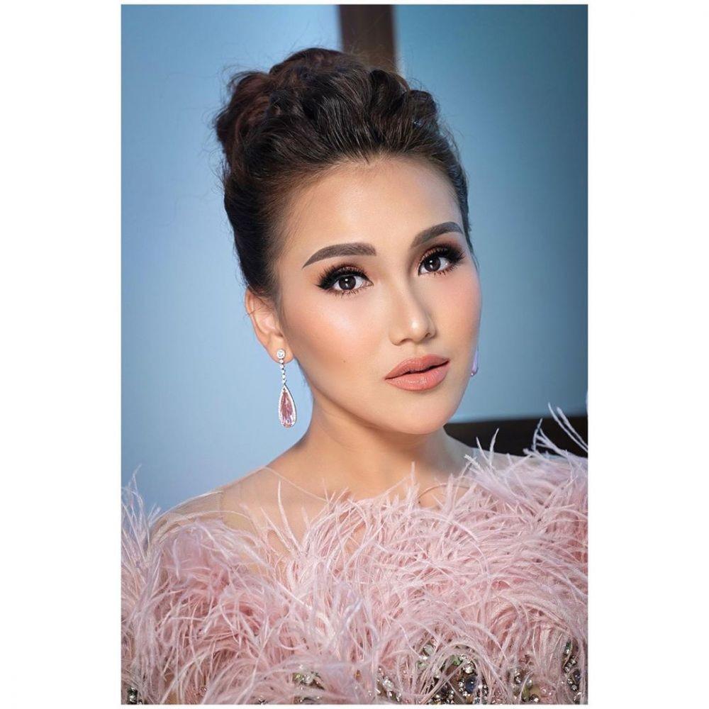instagram.com/ayutingting92