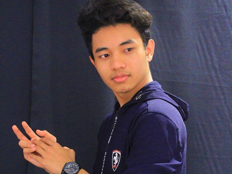 10 Video Keren Fiki Naki yang Jago Bahasa Asing, Bikin Bule Terpana!
