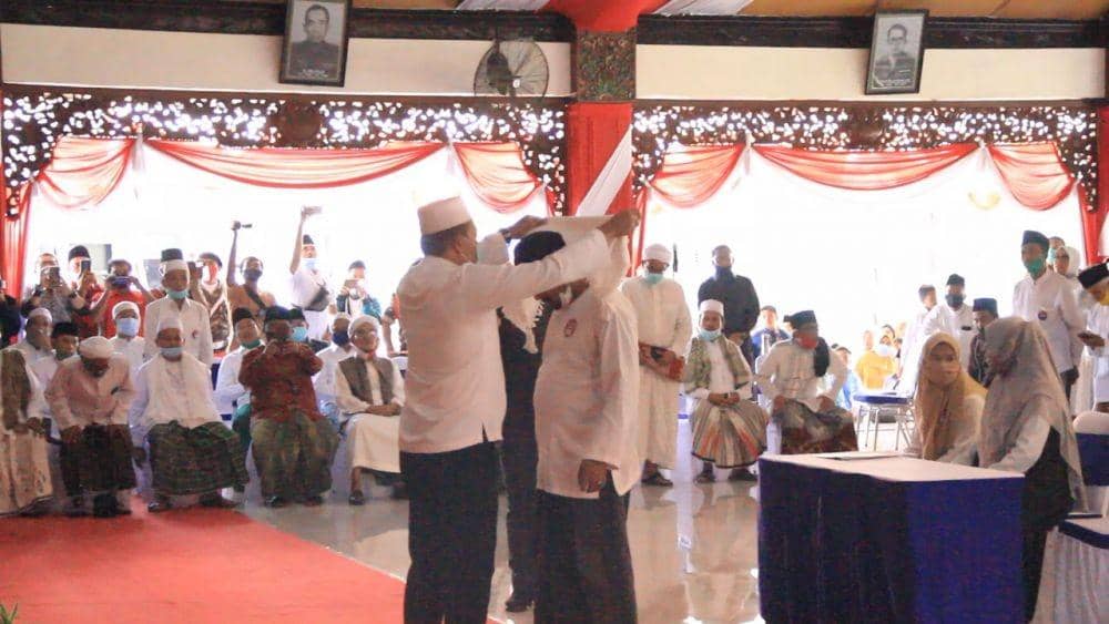 Pengucapan ikrar para pengungsi Syiah kembali ke Ahlussunnah wal Jamaah di Pendopo Kabupaten Sampang, Kamis (5/11/2020). Dok. Humas Kemenag Jatim