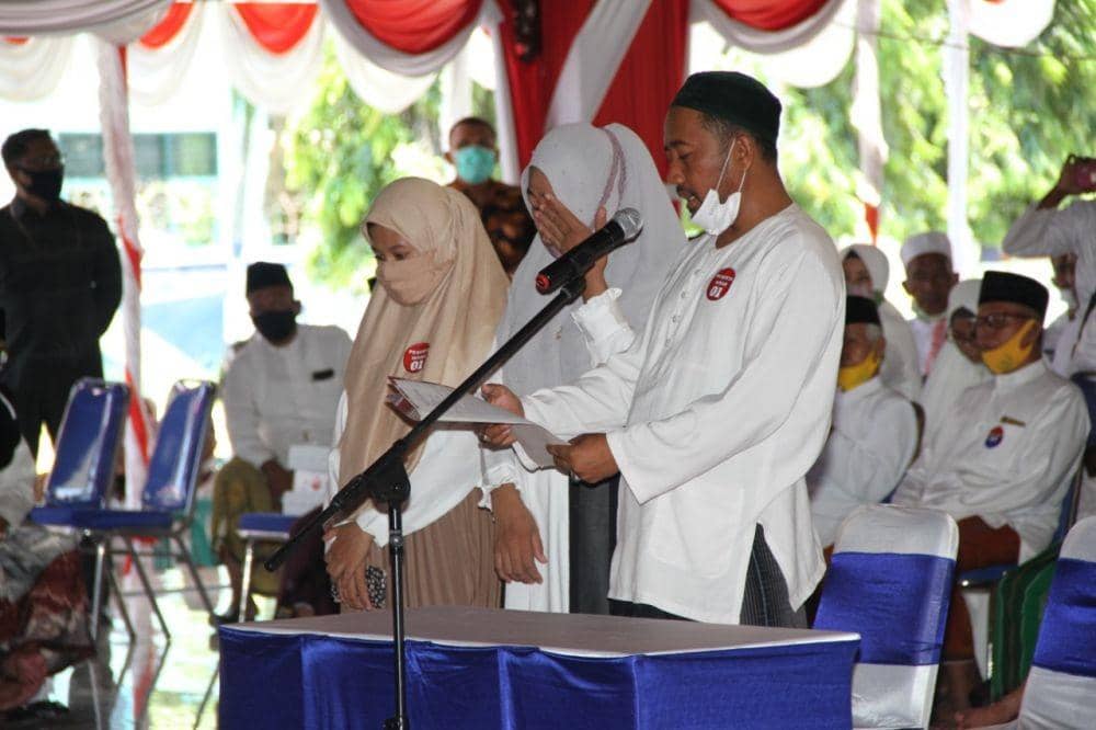 Pengucapan ikrar para pengungsi Syiah kembali ke Ahlussunnah wal Jamaah di Pendopo Kabupaten Sampang, Kamis (5/11/2020). Dok. Humas Kemenag Jatim