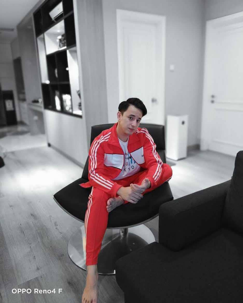 instagram.com/billydavidson_