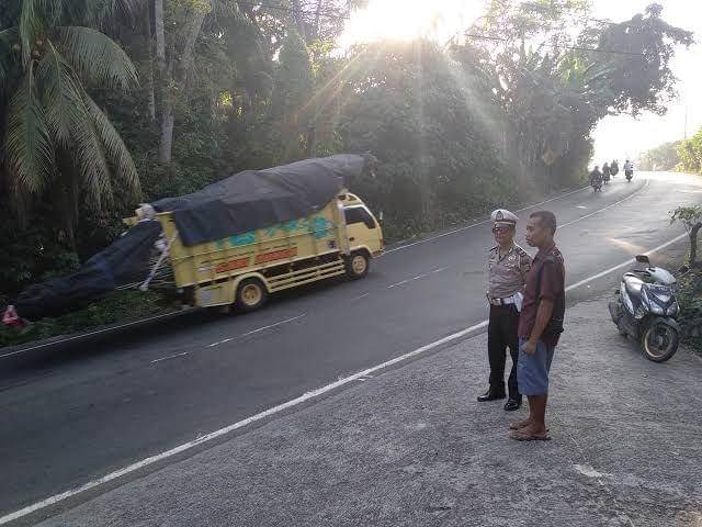 Trouble spot di Tabanan tepatnya jalan tanjakan di daerah Sam-Sam, Kerambitan, Tabanan  (www.bali.polri.go.id)