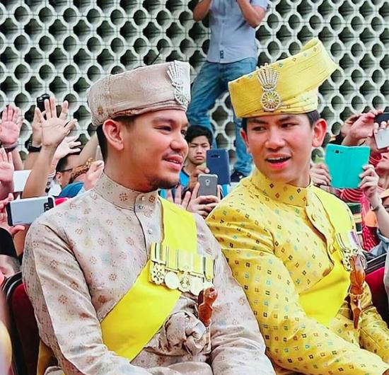 10 Kenangan Brother Goals Pangeran Mateen dan Mendiang Pangeran Azim