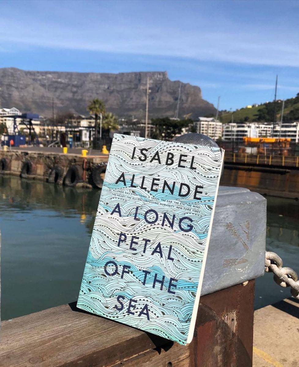instagram.com/bookwalkswithbetsy