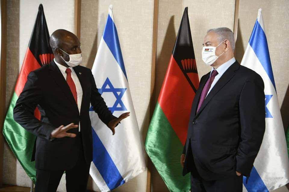 Menteri Luar Negeri Malawi, Eisenhower Mkaka dan PM Israel, Benjamin Netanyahu ketika bertemu. twitter.com/HananyaNaftali/