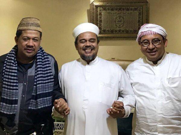 Pimpinan FPI, Rizieq Shihab ketika ditemui Fadli Zon dan Fahri Hamzah (www.twitter.com/@fadlizon)