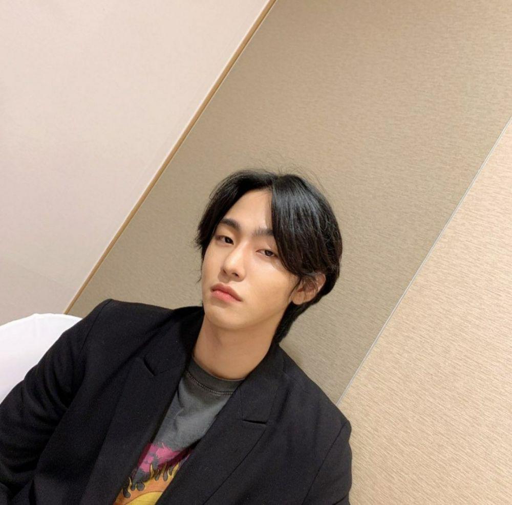 Ubah Penampilan, 10 Potret Terbaru Ahn Hyo Seop dengan Rambut Gondrong