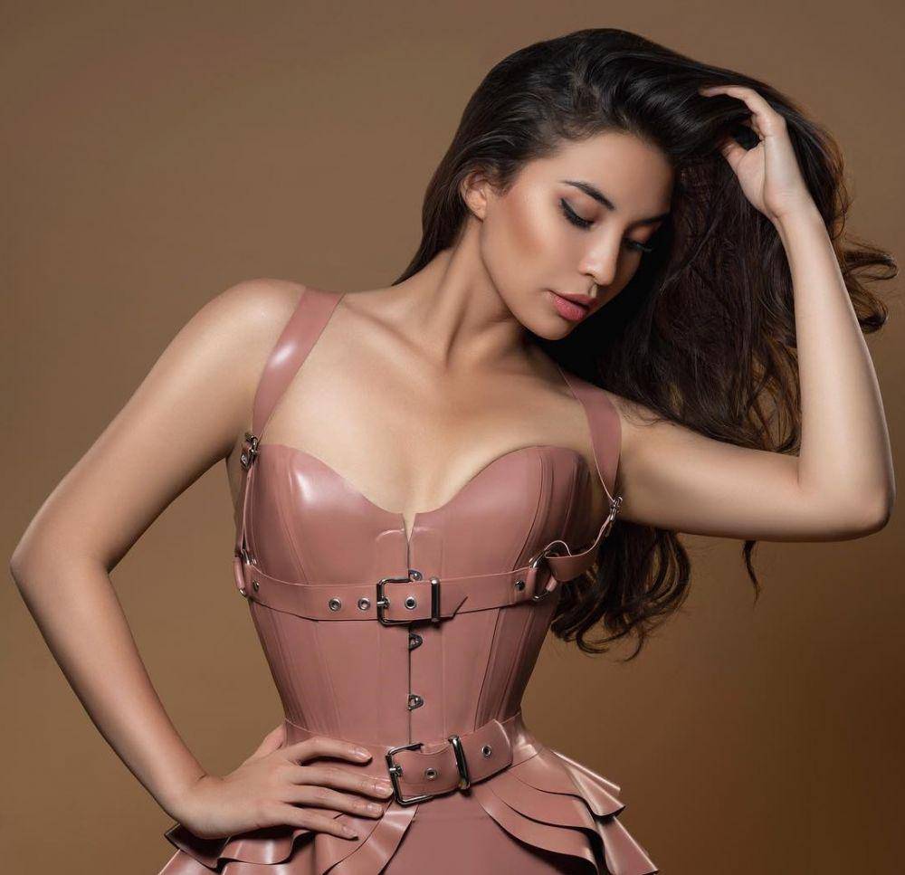 Instagram.com/manodelia