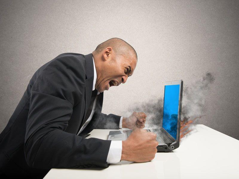 Mana yang Benar untuk Laptop, Charge Terus atau saat Lowbat Saja?