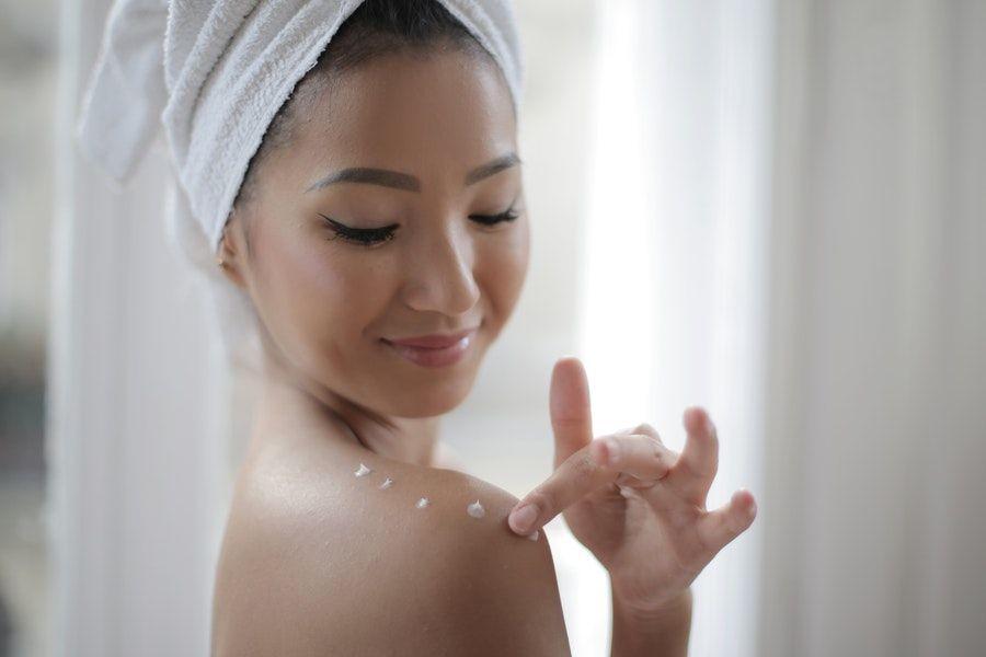 Jangan Skip, Ini Pentingnya Pakai Body Care Meski di Rumah Saja