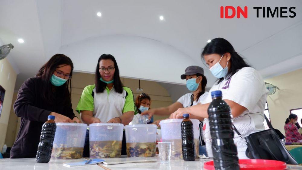 Yuk Intip Kegiatan Perkumpulan Ibu-ibu Buat Eco Enzyme di Medan