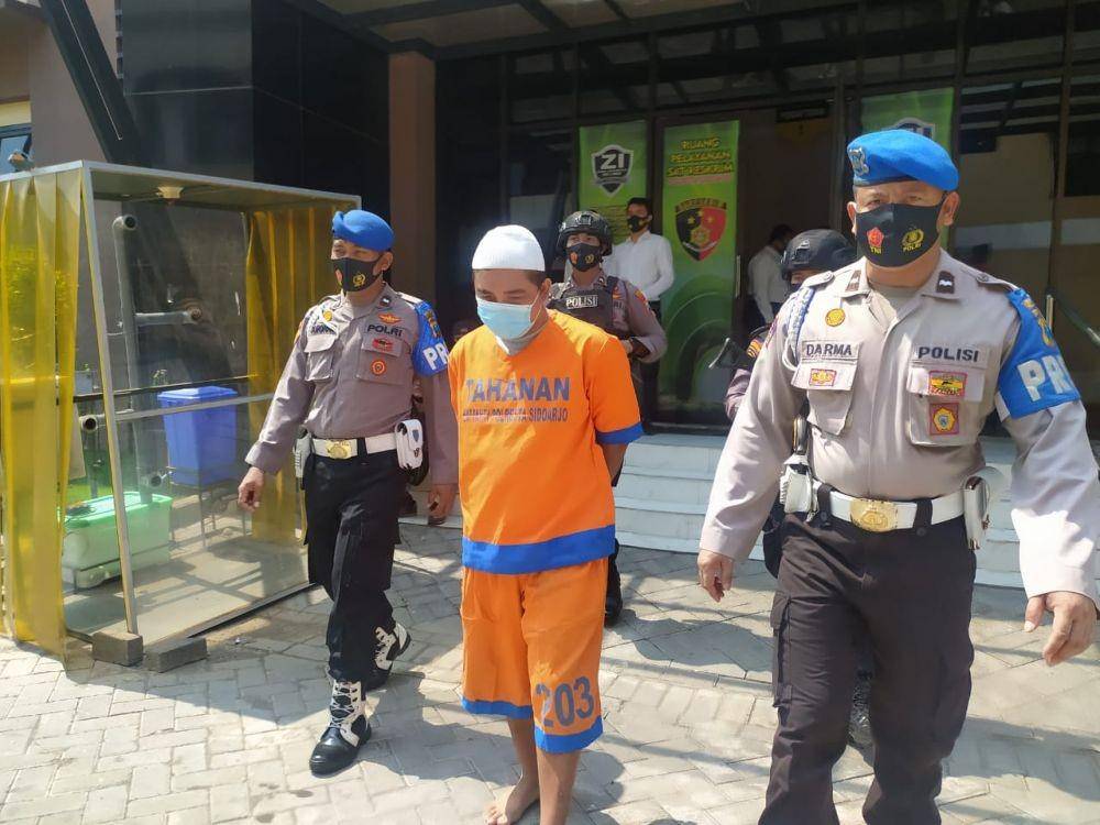 Joko Ristiawan (32), sopir truk sekaligus tersangka penghinaan kepada polisi. Dok istimewa