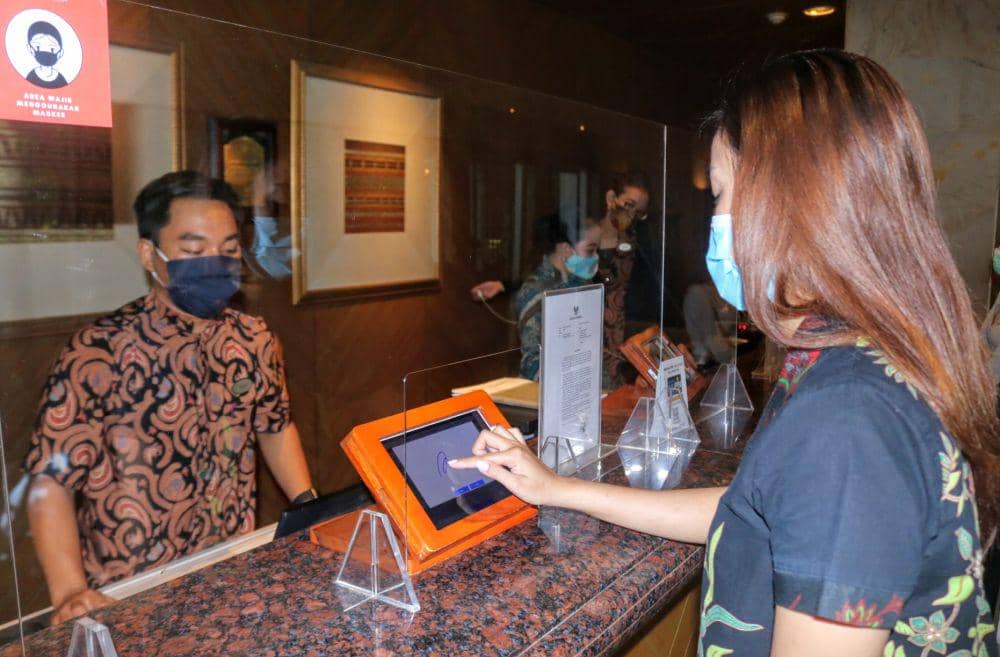 Pelayanan di Hotel Bumi Surabaya dilakukan sesuai standart protokol COVID-19. IDN Times/Alfi Ramadana