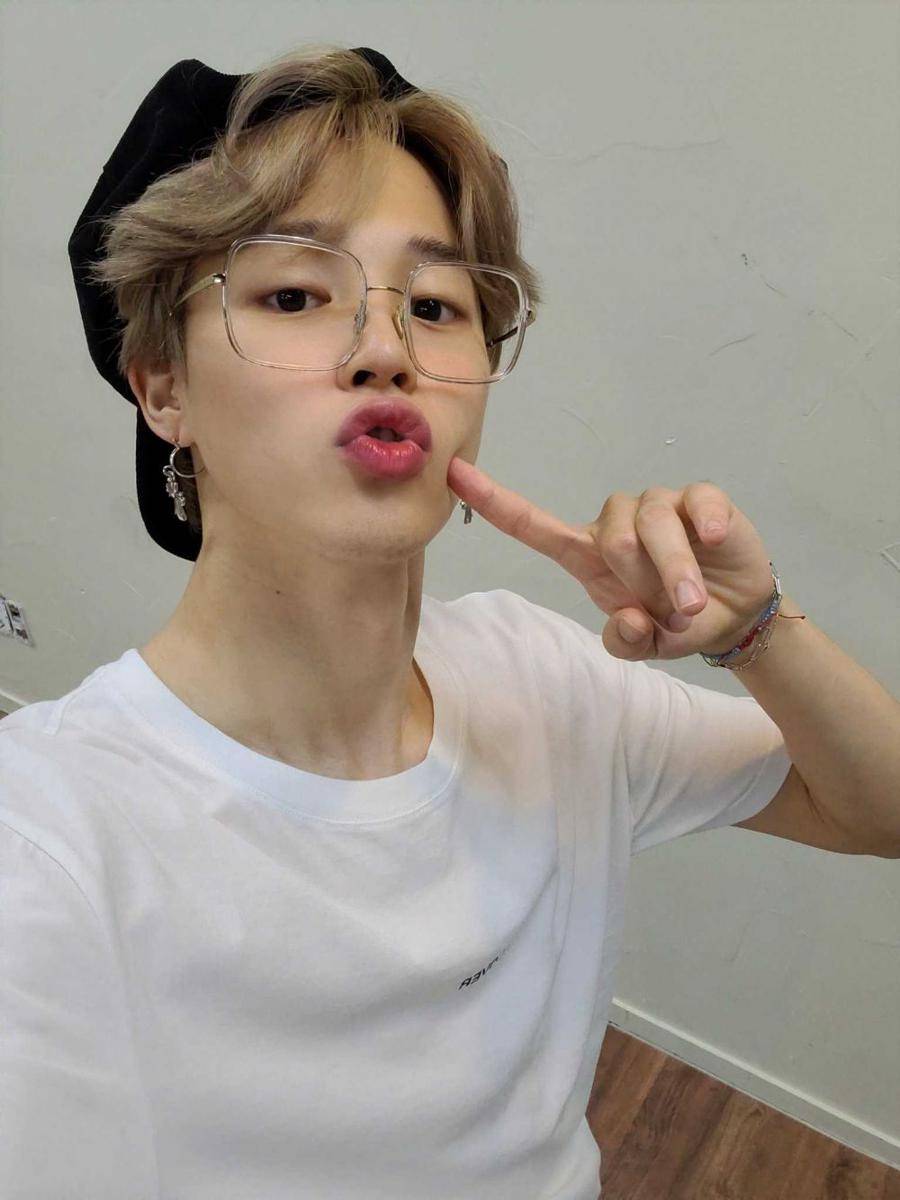 twitter.com/BTS_twt
