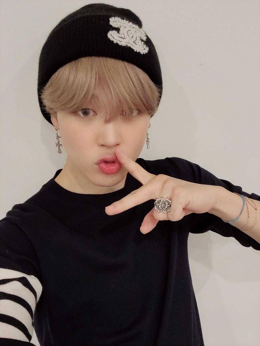 twitter.com/BTS_twt