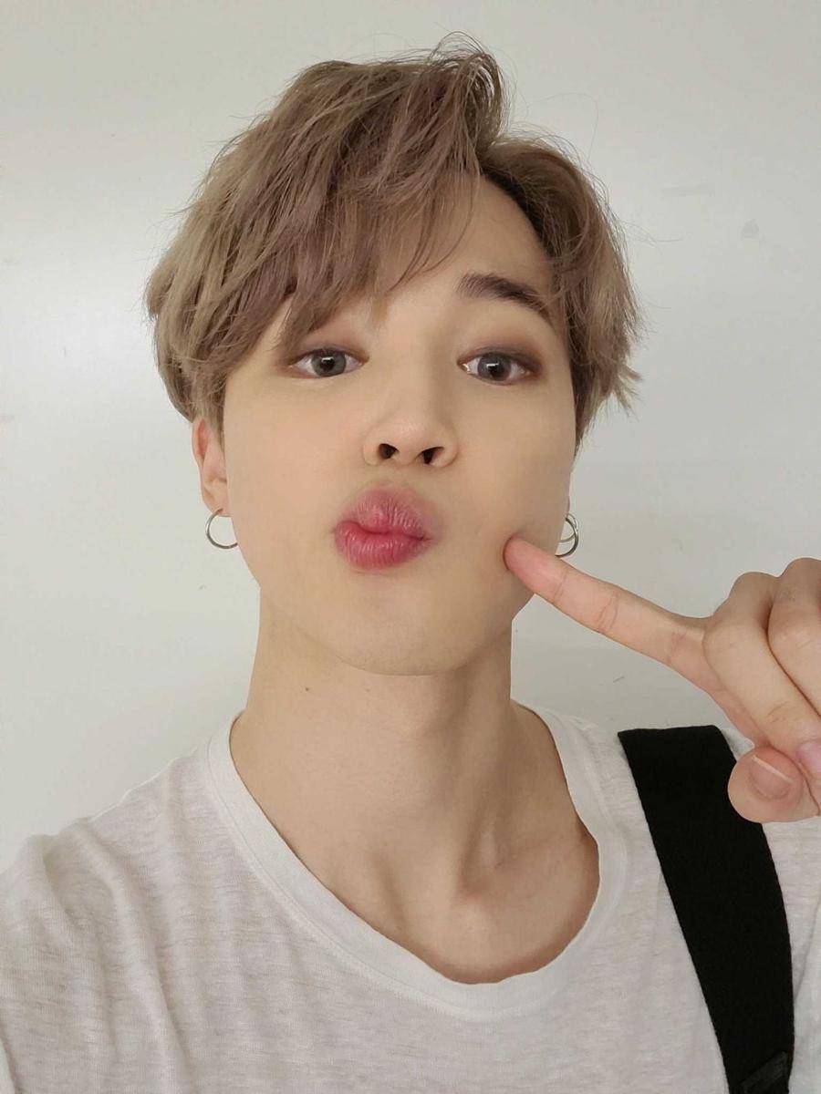 twitter.com/BTS_twt