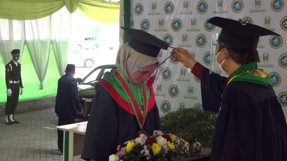Peserta wisuda drive thru di IAIN Tulungagung, IDN Times / Bramanta Pamungkas
