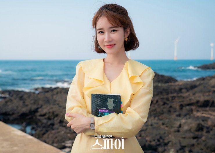 Mahal, 10 Harga Outfit Yoo In Na di KDrama 'The Spies Who Loved Me'