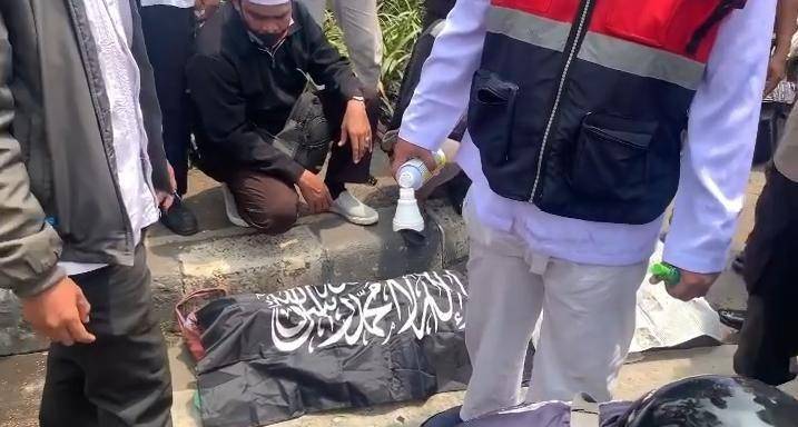 Seorang simpatisan Rizieq meninggal dunia saat menunggu kedatangannya di Palmerah, Jakarta Barat (Instagram.com/Westjurnalpalma)