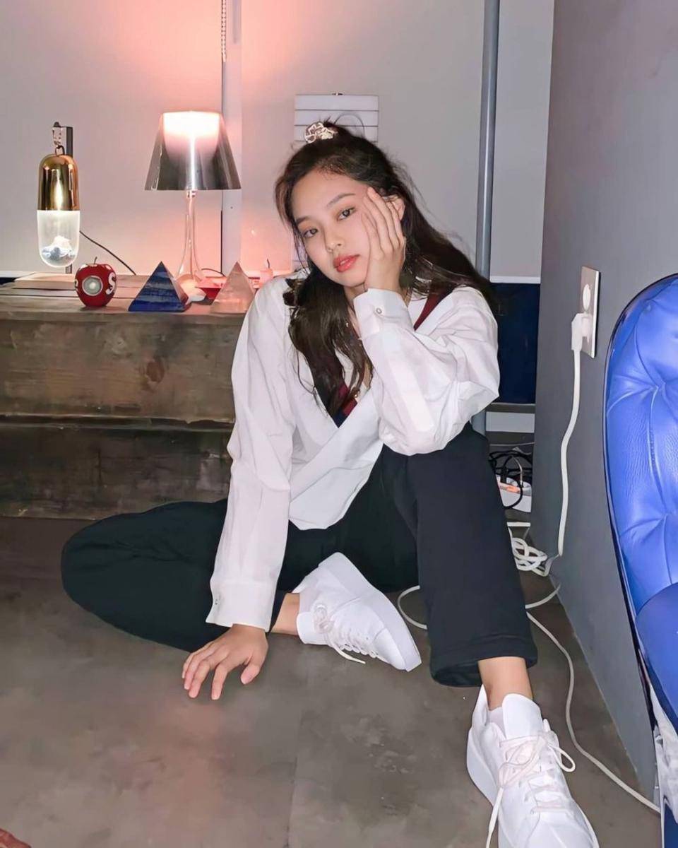 instagram.com/jennieblackspnk