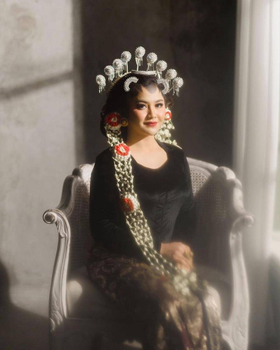 instagram.com/mahaliniraharja