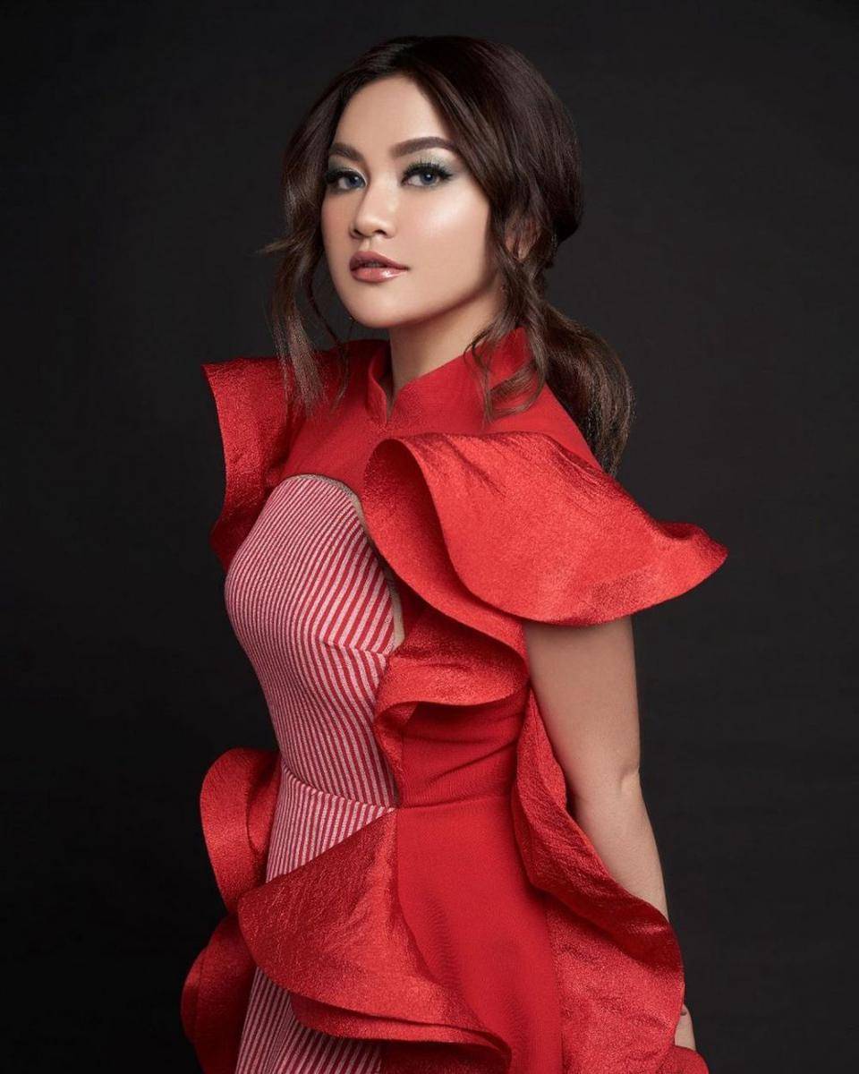 instagram.com/mahaliniraharja