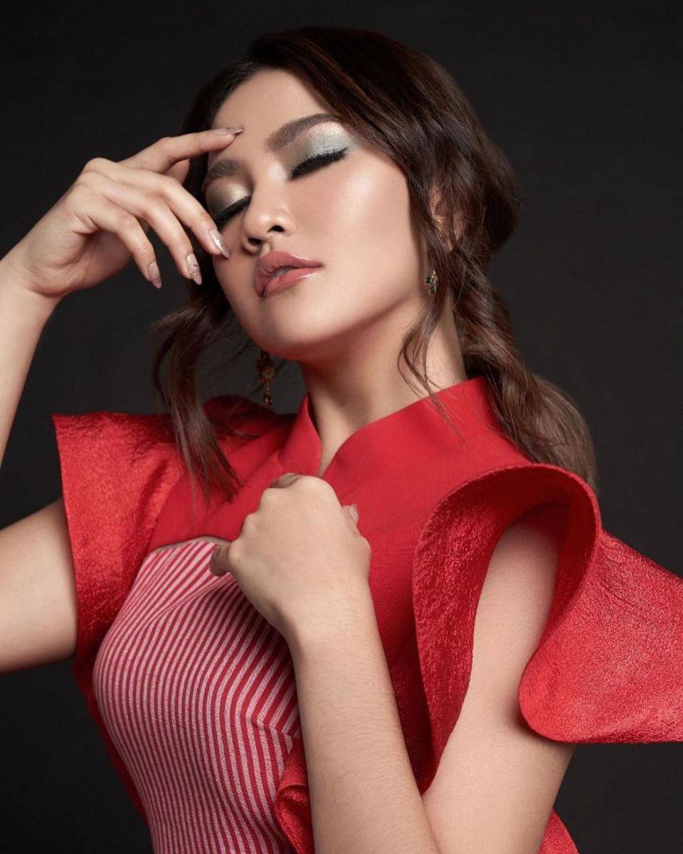 instagram.com/mahaliniraharja