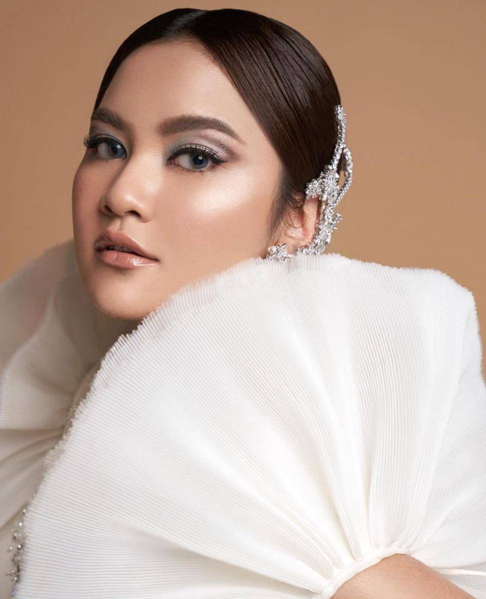 instagram.com/mahaliniraharja