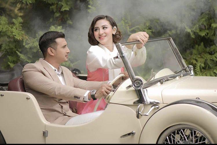 Sudah Sebar Undangan, 10 Potret Mesra Ali Syakieb dan Margin Wieheerm
