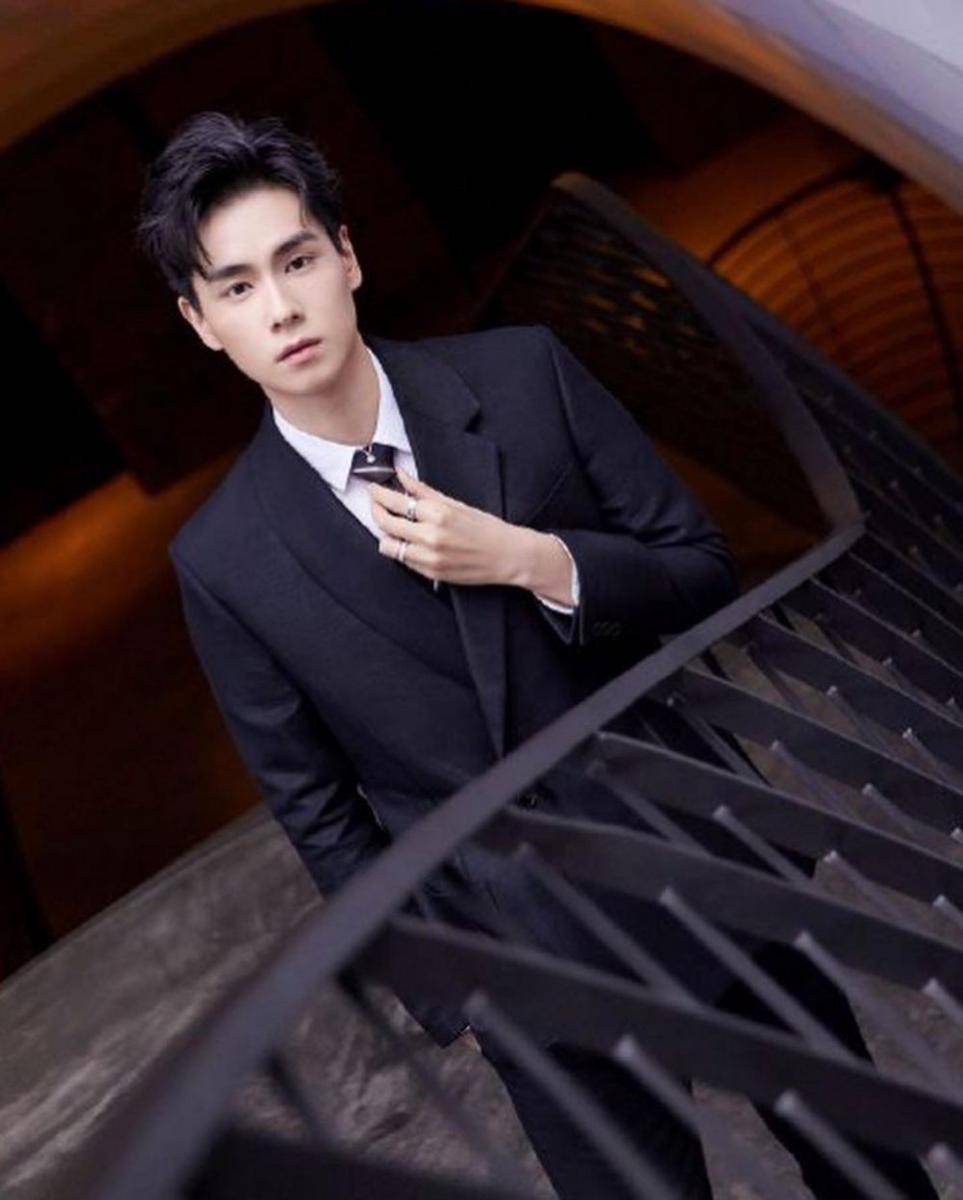 instagram.com/hu_yitian