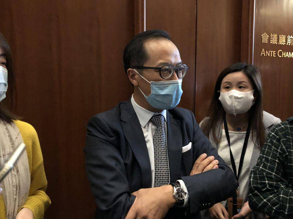 Kenneth Leung anggota parlemen yang diberhentikan. Sumber: twitter.com/Alvin Lum