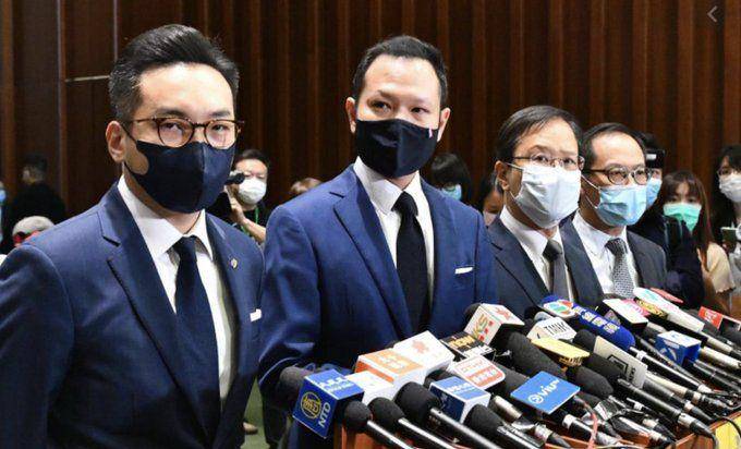 Empat anggota parlemen yang diberhentikan. Sumber: twitter.com/Joshua Wong 黃之鋒