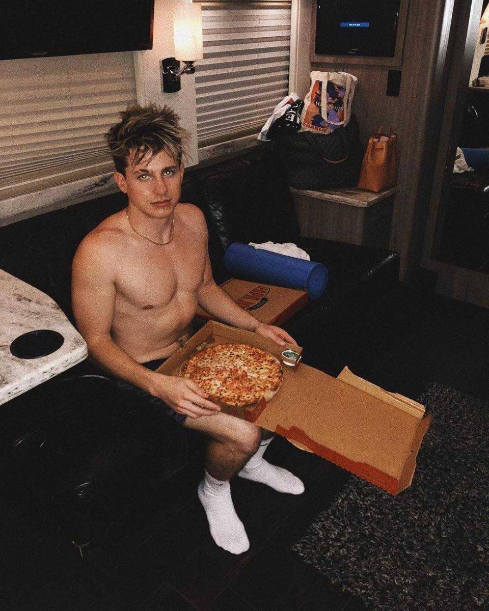 instagram.com/charlieputh