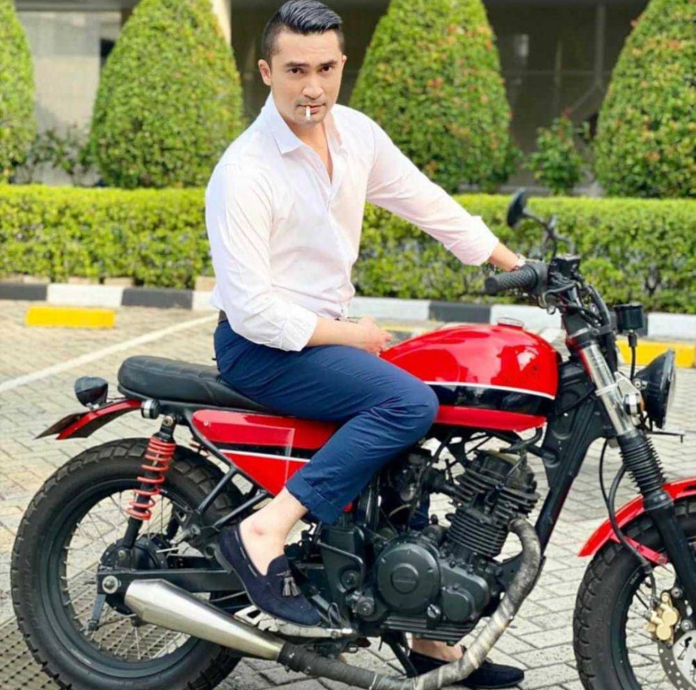 instagram.com/rezapahlevi101