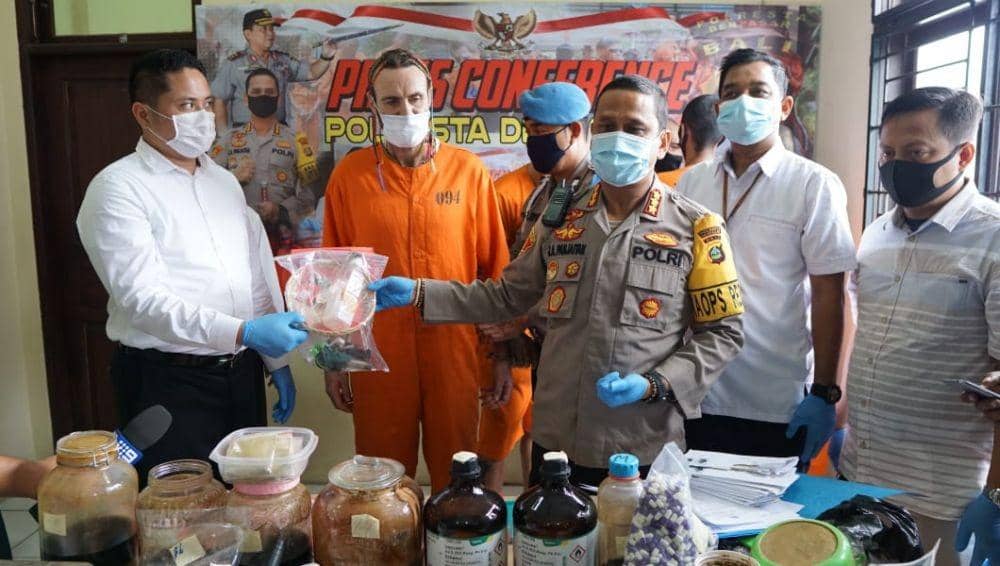 Bangun Home Industry Mengandung Kratom, WN Australia Ditangkap di Bali