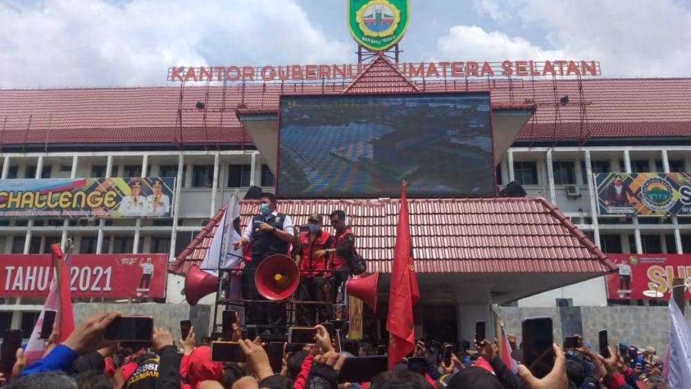 Demo buruh di Palembang (IDN Times/istimewa)