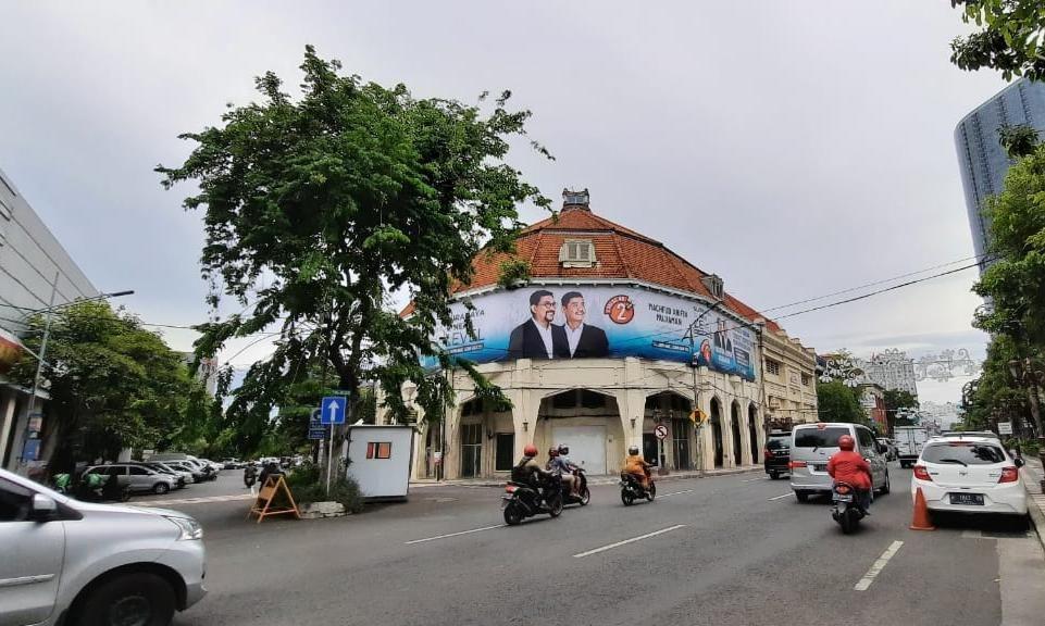 APK Paslon MAJU Dipasang di Bangunan Cagar Budaya, TACB: Belum Izin