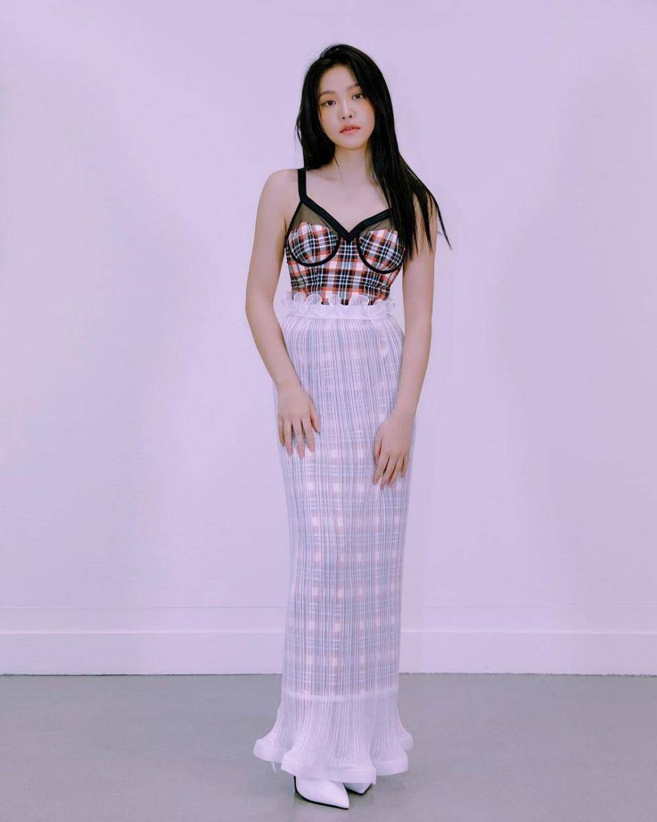 Yeri Red Velvet (Dok. Noblesse Men via instagram.com/yerimiese)