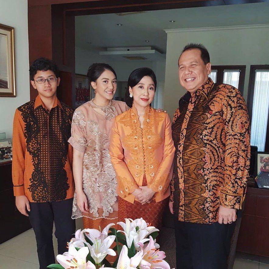 Instagram.com/putri_tanjung