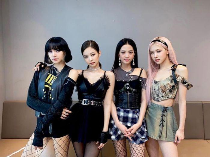 BLACKPINK Dikecam Publik Tiongkok Karena Memeluk Bayi Panda