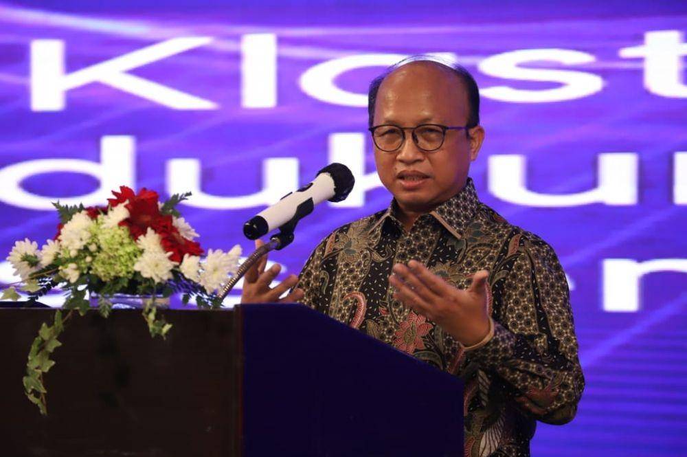 Sekretaris Jenderal Kemnaker, Anwar Sanusi, saat menyampaikan sambutan pada acara Forum Komunikasi Staf Ahli Menteri (Forkomsam) di Bogor, Jawa Barat, Kamis (12/11/2020). (Dok. Kemnaker)
