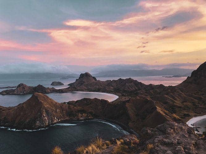5 Wisata Alam Labuan Bajo yang Rasanya Sayang untuk Dilewatkan