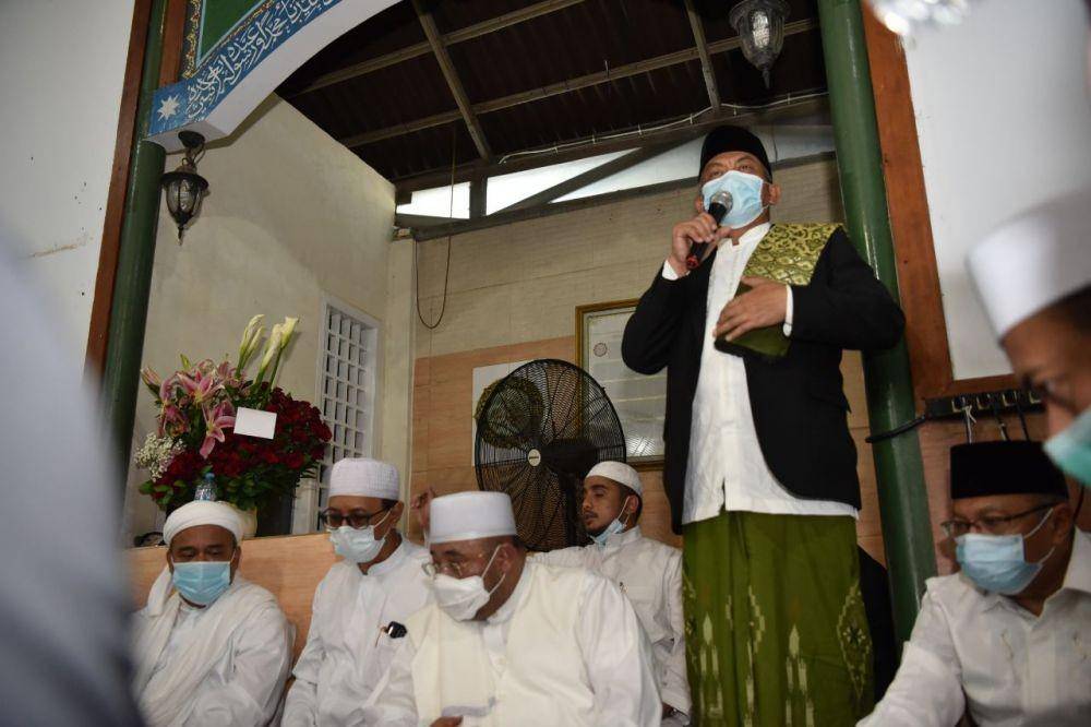 Ketua Majelis Syura PKS Habib Salim Segaf Aljufrie berkunjung ke kediaman Rizieq Shihab, (Dok. PKS)