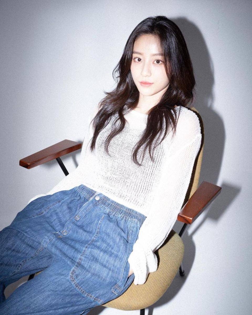 Kang Min Ah (instagram.com/minah320_97)