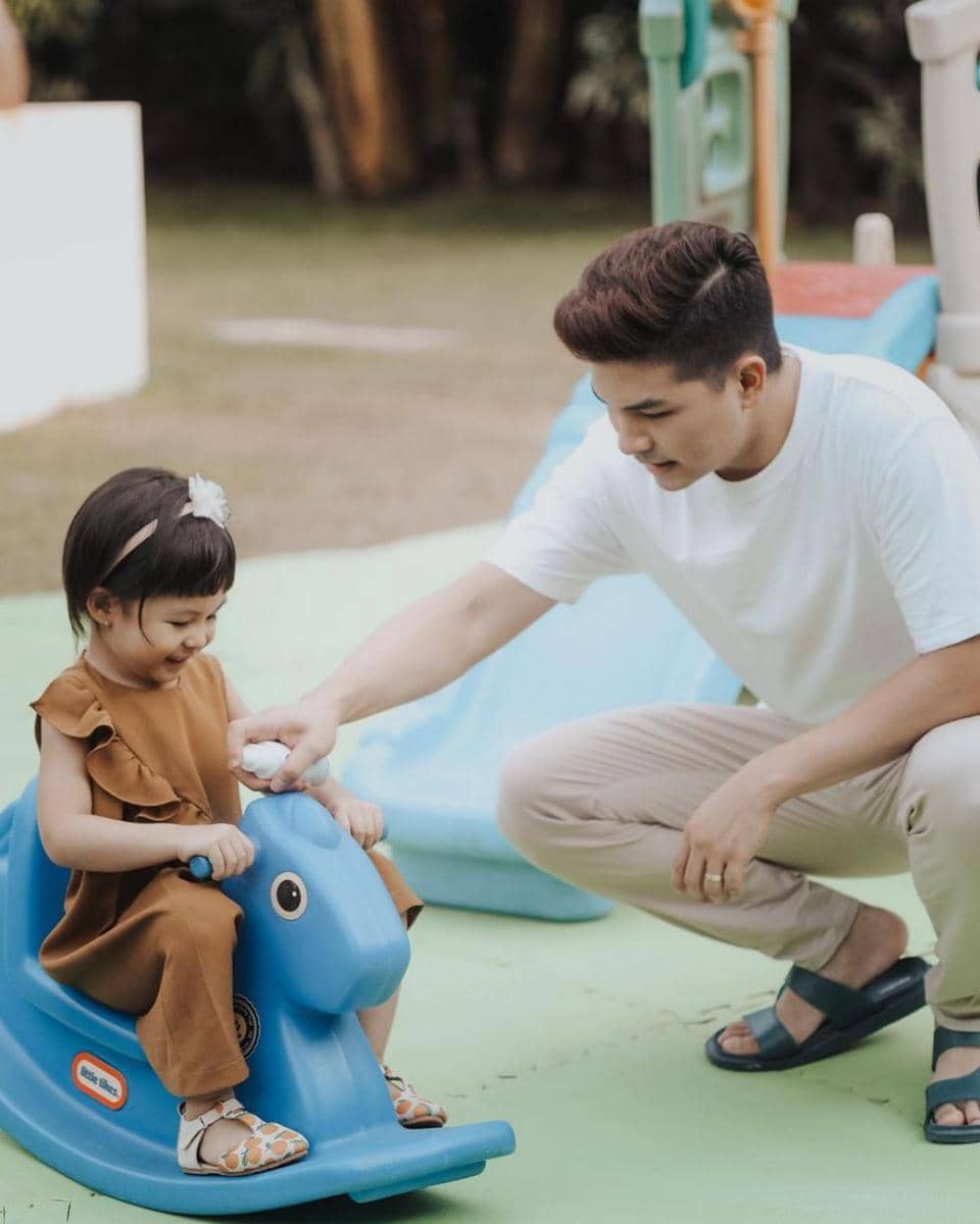Family Man, 10 Potret Manis Glenn Alinskie Temani Putrinya Bermain
